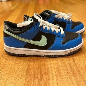 NIKE DUNK LOW SE - 5 1/2 YOUTH - NEW IN BOX